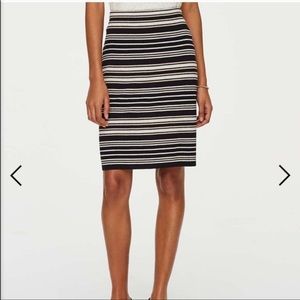 Loft black/gray striped pull on pencil skirt L